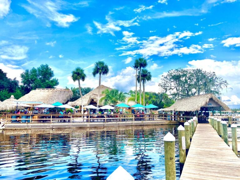 Crumps' Landing waterfront tiki restaurant and dock on the Homosassa River